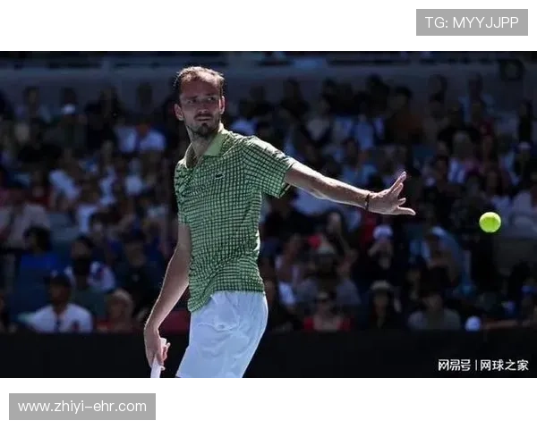 外网网友深度对比小安娃与梅总正手